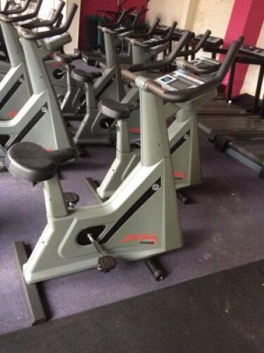 LIFE FITNESS Lifecycle 9500HR Recumbent Exercise Bike with Digital Read Out (See Lot Description for Important Information)