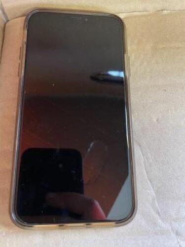 APPLE iPhone XR; Memory: 64GB; Colour: Black; Smashed Back Screen