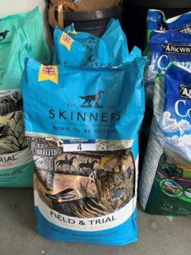 3 x 15kgs Bags of SKINNER'S Field & Trial Adult Duck & Rice Dry Dog Food for Adult Working Dog, Best Before: 2 x Sept 2024 & 1 x Aug 2024