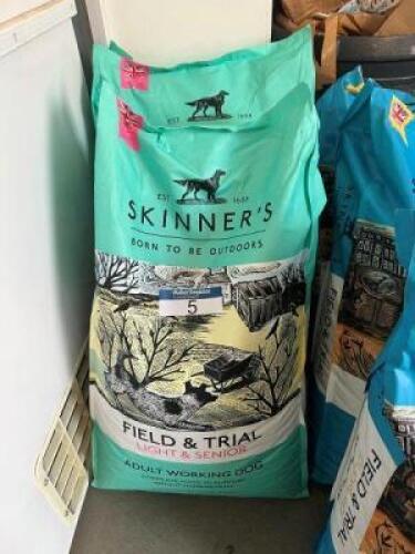 2 x 15kgs Bags of SKINNER'S Field & Trial Light & Senior Dog Food for Adult Working Dog, Best Before: Sept 2024