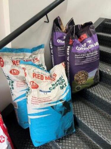 4 x Bags of Various Horse Feed comprising: 2 x 25kgs Bags of CONNOLLY'S RED MILLS Horse Cooked Mix, Best Before: May 2023; & 2 x 25kgs Bags of GAIN Prep 'N Condition Mix, Best Before: Feb 2023