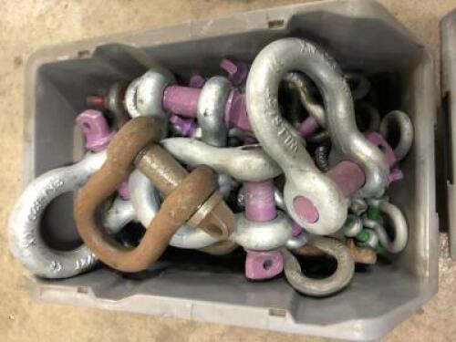 Large Quantity of Various Sized Screw Pin Shackles and Lifting Hooks