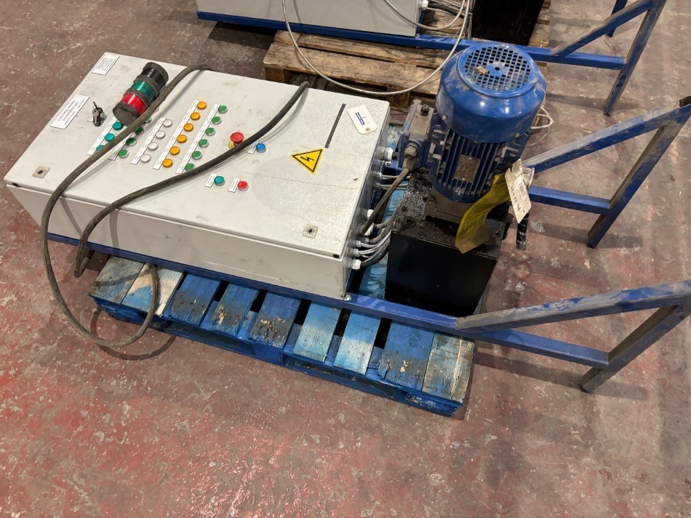 CONSTRUX Electrical and Hydraulic Free Standing Control Panel