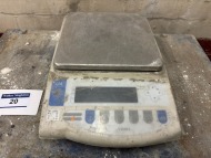 2 x SHINKO DENSHI Top and Bottom Measuring Scales - 3