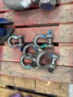 11 x Lifting Equipment to include 10 x Bow-Shackle & 1 x Horizontal 450Kg Plate Lifting Clamp (URN 17) - 2