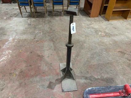 1 x Free Standing Pipe Rest