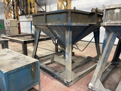 1 x CONQUIP 12000kg Concrete Hopper