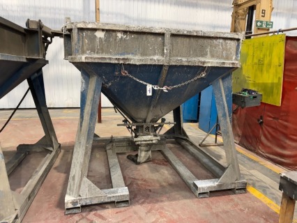 1 x CONQUIP 12000kg Concrete Hopper