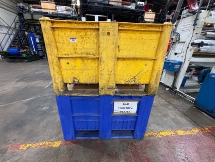 2 x 700 litres Plastic Stillages