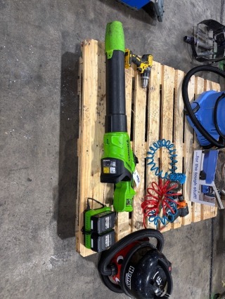 GREENWORKS Model BLE402 Cordless 48v Leaf Blower with 2 x Batteries and Charger