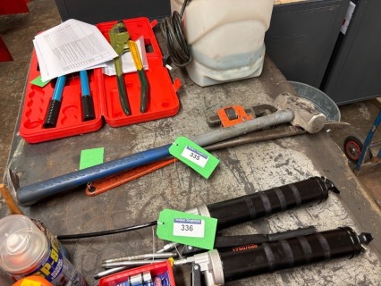 Various Heavy Duty Hand Tools to include a SILVERLINE Sledge Hammer, Crowbar and Stilson Type Pipe Wrench