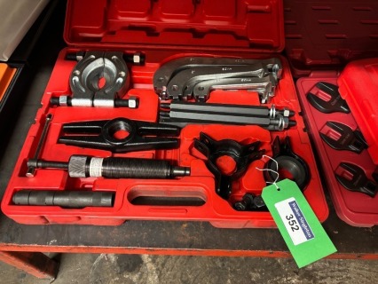 20 Piece Hydraulic Gear Pulling Set to Case