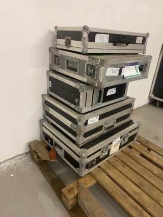 5 x Mobile Flight Cases in Various Sizes