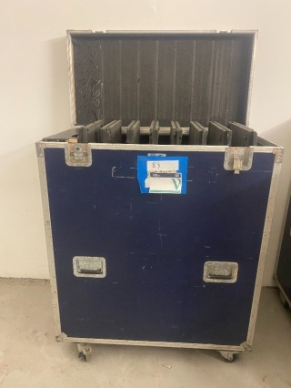 Mobile Flight Case with 8 slots and tray; 1160 x 590 x 1300mm