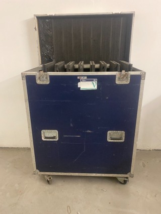 Mobile Flight Case with 8 slots and tray; 1160 x 590 x 1300mm
