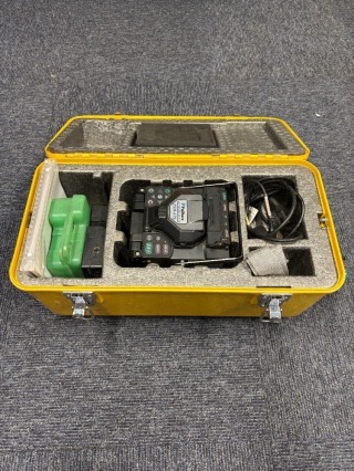 FUJIKURA FMS-17S Fibre Optic Arc Fusion Splicer In Hard Carry Case with FUJIKURA CT-30 High Precision Fiber Cleaver