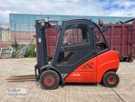 LINDE Model H35T-01 LPG Counter Balance Fork Lift Truck with Enclosed Cab and Side Shift; Capacity: 3500kgs; Year: 2011; Serial Number: X2X393B04917. Please Note: This Lot is to be Retained to the Last Day Assit with Clearance - 2