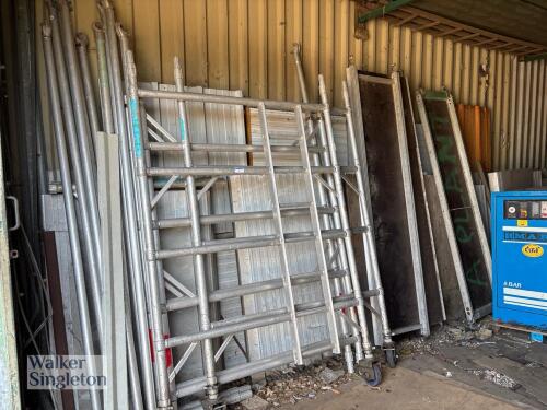 EIGER 500 mobile aluminium tower scaffolding with outriggers and 3 x platforms; Height: 5 metres
