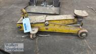 Trolley Jack & a pair of axle stands - 2