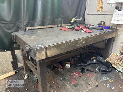 1.95m x 1.05m x 0.14m heavy duty metal work bench & single door cupboard