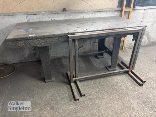 1.83m x 0.7 x 0.12 heavy duty metal welding bench & a pair of trestles
