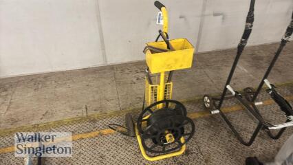 Mobile banding station with banding tool