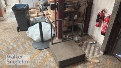 AVERY 3205ABA platform scales to weight 5CWT