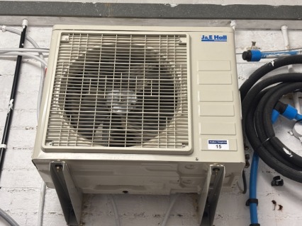 J&E HALL INTERNATIONAL J5LC15FV1 Chiller Unit