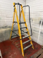YOUNGMAN MEGASTEP 6 Tread Platform Step Ladder