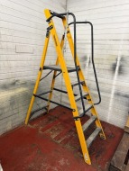 YOUNGMAN MEGASTEP 6 Tread Platform Step Ladder - 4
