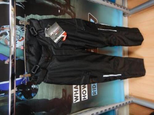 AKITO Terrapant Trousers Model: N/A Colour: Black Size: S Approximate Retail Price (GBP):90 URN: WS11304