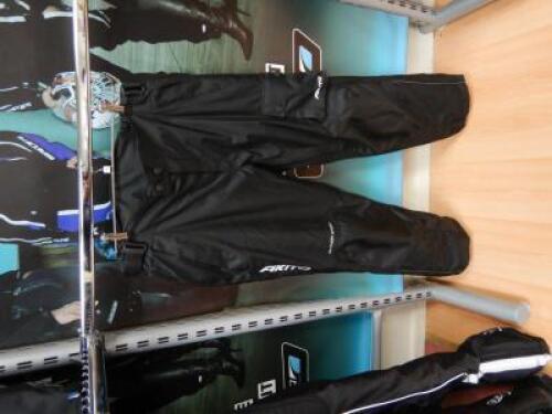 AKITO Python Sport Trousers Model: N/A Colour: Black Size: XXL Approximate Retail Price (GBP):90 URN: WS11319