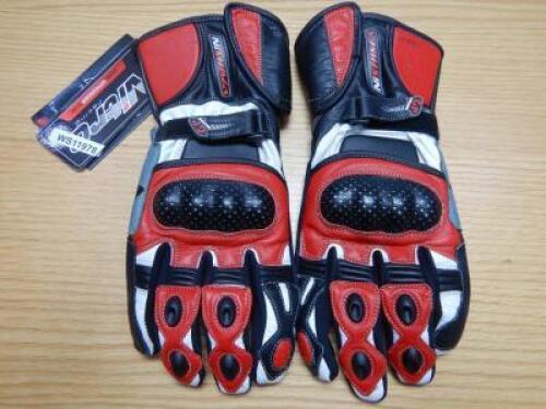 NITRO NG101 Gloves Model: N/A Colour: Red Size: XL Approximate Retail Price (GBP):40 URN: WS11978