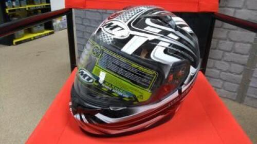 MT Helmet Model: Blade Colour: White / Black Size: S Approximate Retail Price (GBP):65 URN: WS13535