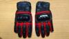 MERLIN Castor Gloves Model: N/A Colour: Red / Black Size: M Approximate Retail Price (GBP):70 URN: WS11915