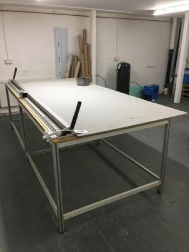 KEENCUT EVOLUTION E2 Wide Format Cutter, 260cm/104" on 3m x 1.2m Table