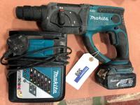 MAKITA -Grapadora Bateria 18V DST221RMJ