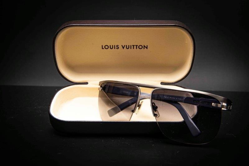 Louis Vuitton Black/Gold Evidence Aviator Sunglasses w. Box and Case